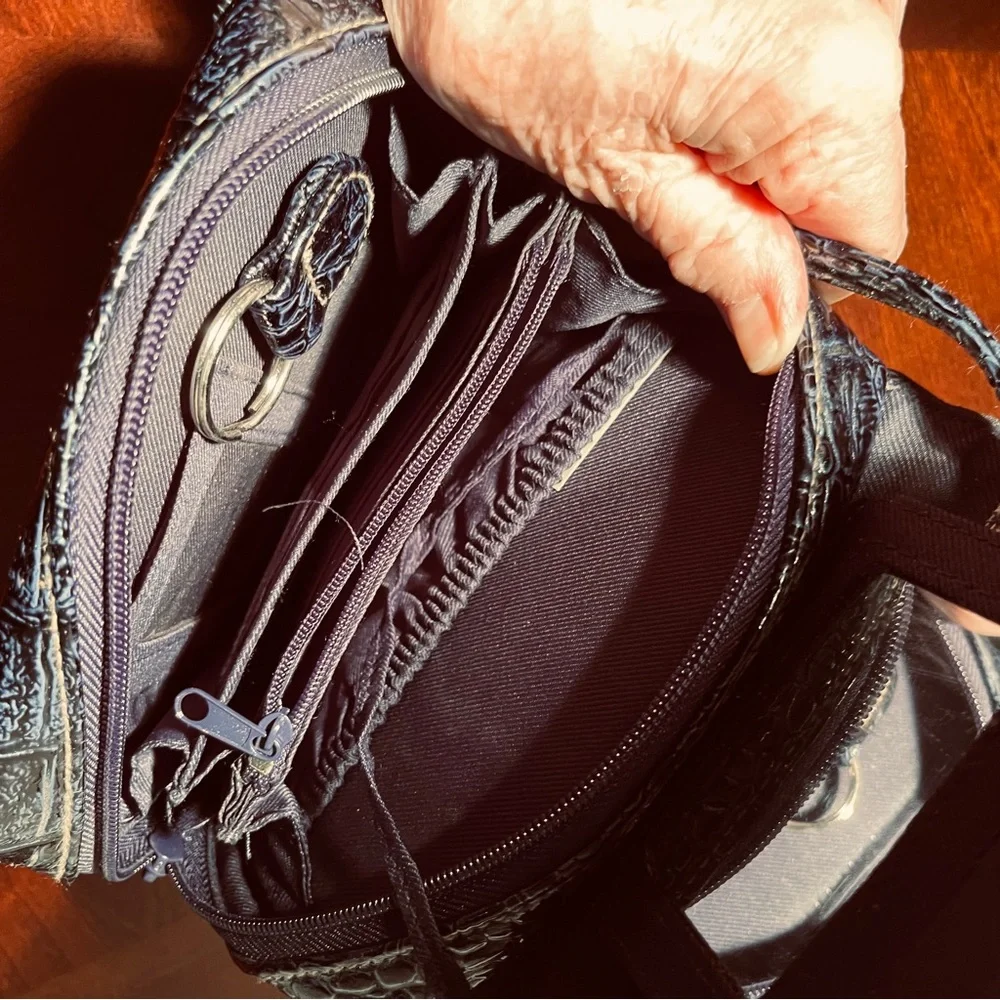 Koltov Black Crocodile Embossed Shoulder Bag - Picture 7 of 11